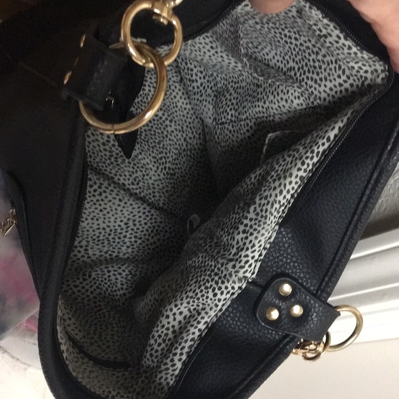 NWOT Pebbled Vegan Shoulder Bag with Large Tassel - Picture 8 of 12